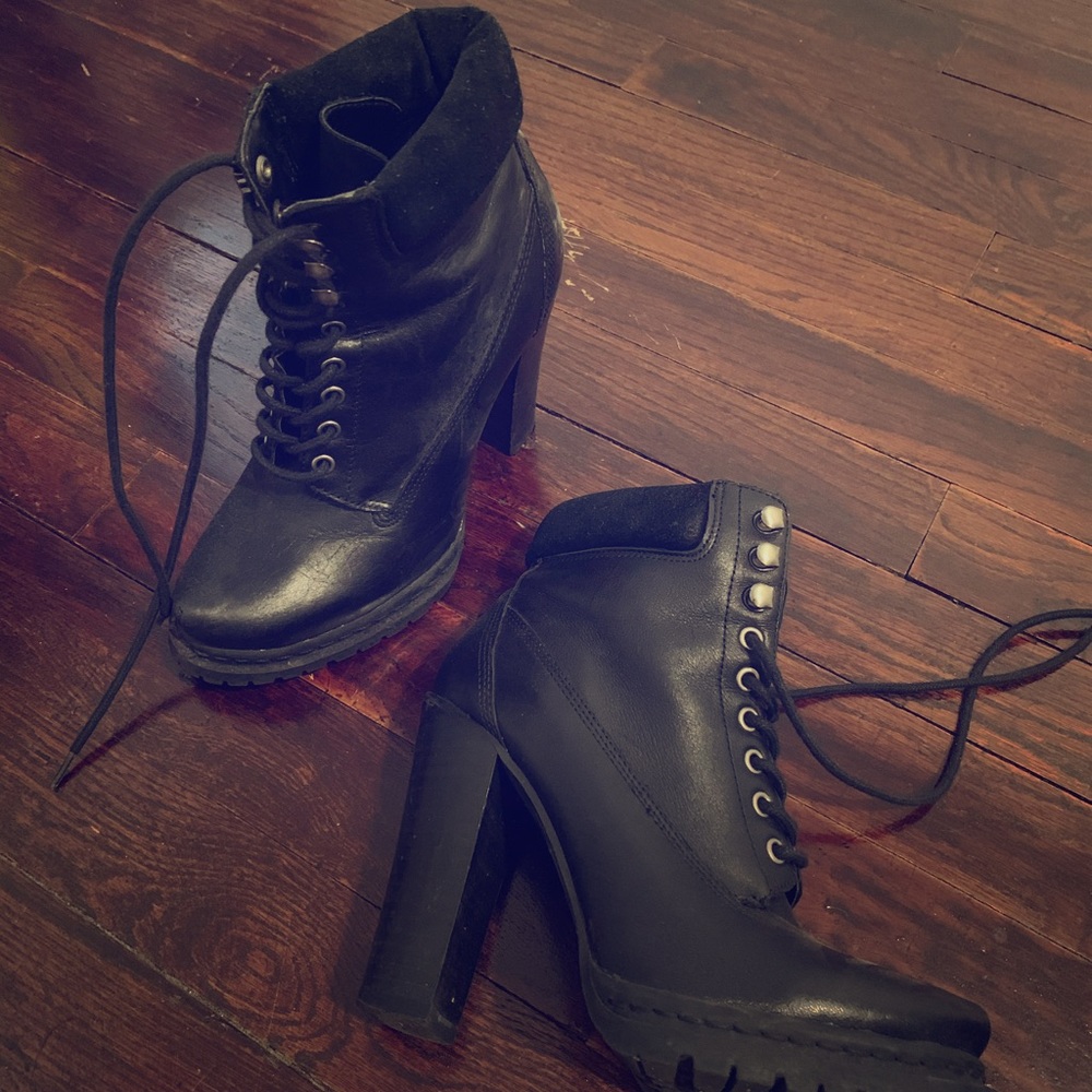 Sz 5.5 BCBG génération heeled Booties